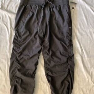 Xersion Charcoal Grey S Anatomy Capris Pants